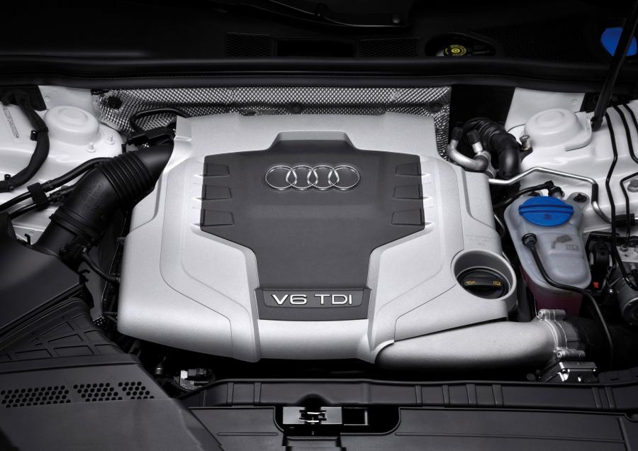 Моторный отсек Audi A5 Cabriolet 3.0 TDI 2009 года  (фото 35 из 72)
